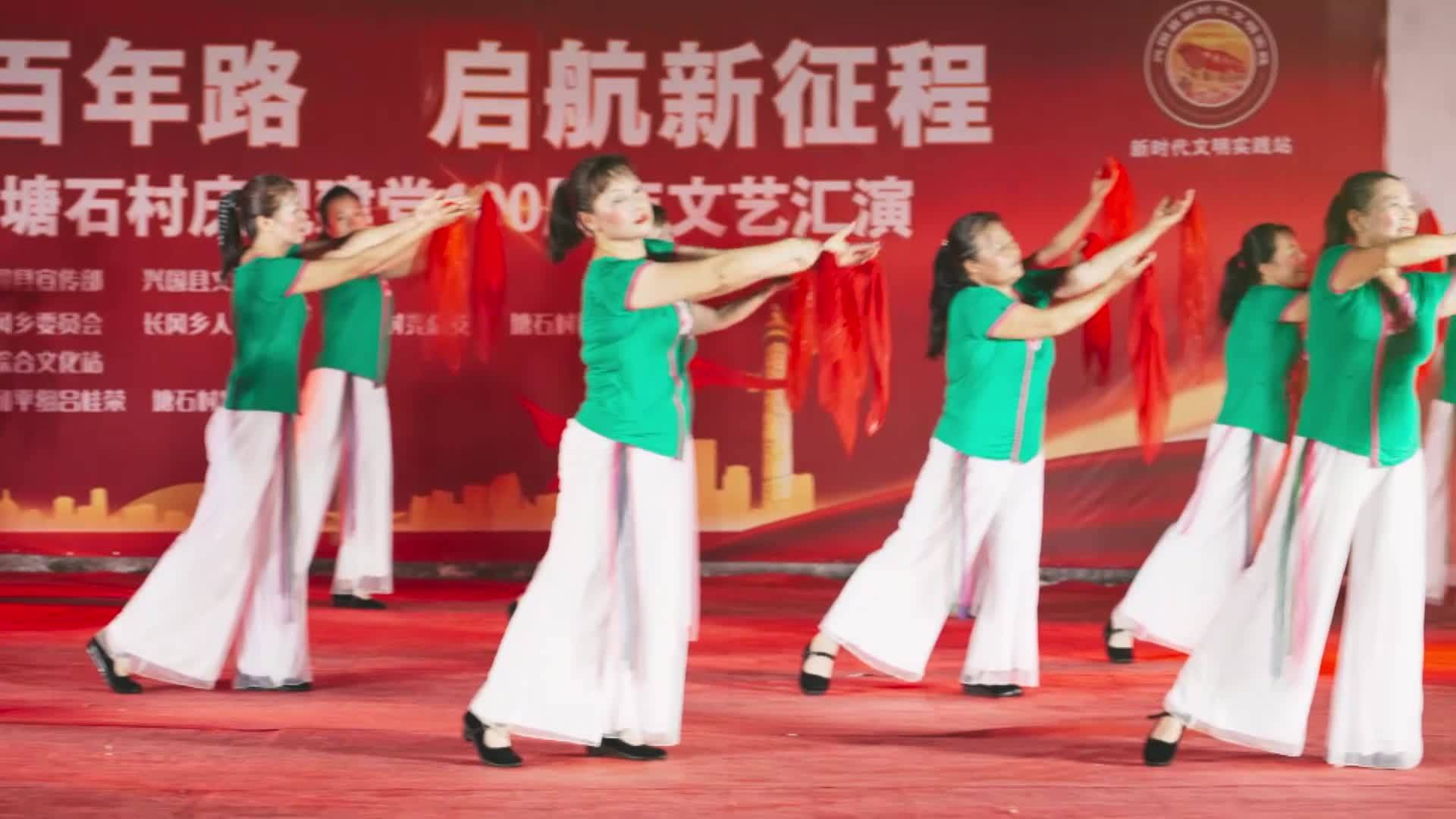 演出遇大雨 居然没人离开！