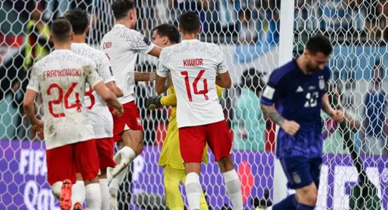卡塔尔世界杯｜率领波兰晋级的，是什琴斯尼！