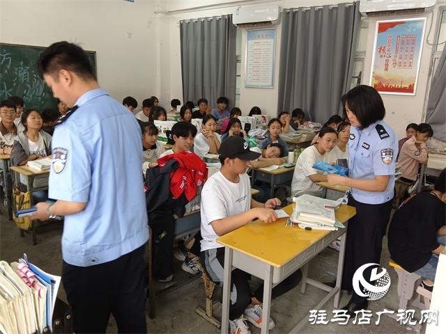 平舆公安开展反诈宣传进校园活动